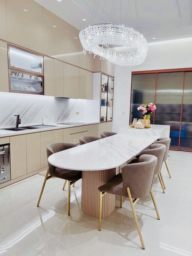 Bán nhà 5 tầng mặt tiền kinh doanh đường số Tân Quy quận 7