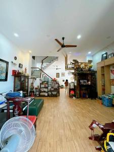 BÁN NHÀ 3 TẦNG đường số PHƯỜNG TÂN QUY quận 7 giá chỉ 180 triệu M2