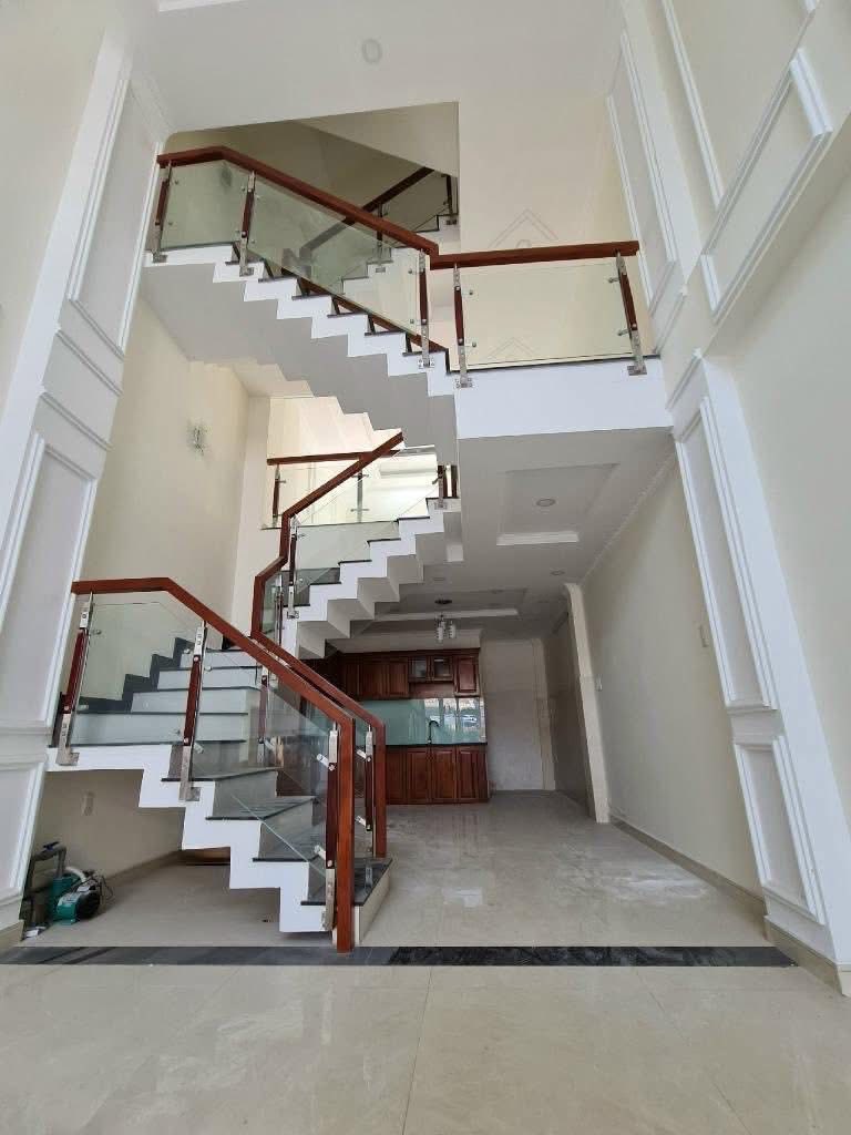 SÁT MT ĐƯỜNG SỐ - KHU PHÂN LÔ ĐỒNG BỘ - TT THỦ ĐỨC - NHỈNH 11 TỶ ( TL )