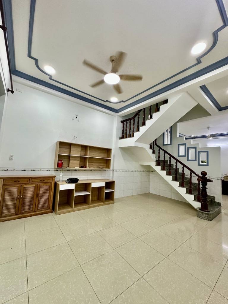 NGAY PHẠM VĂN ĐỒNG- NHÀ ĐẸP 3 TẦNG - HẺM XE HƠI - GIÁ CHỈ 6 TỶ