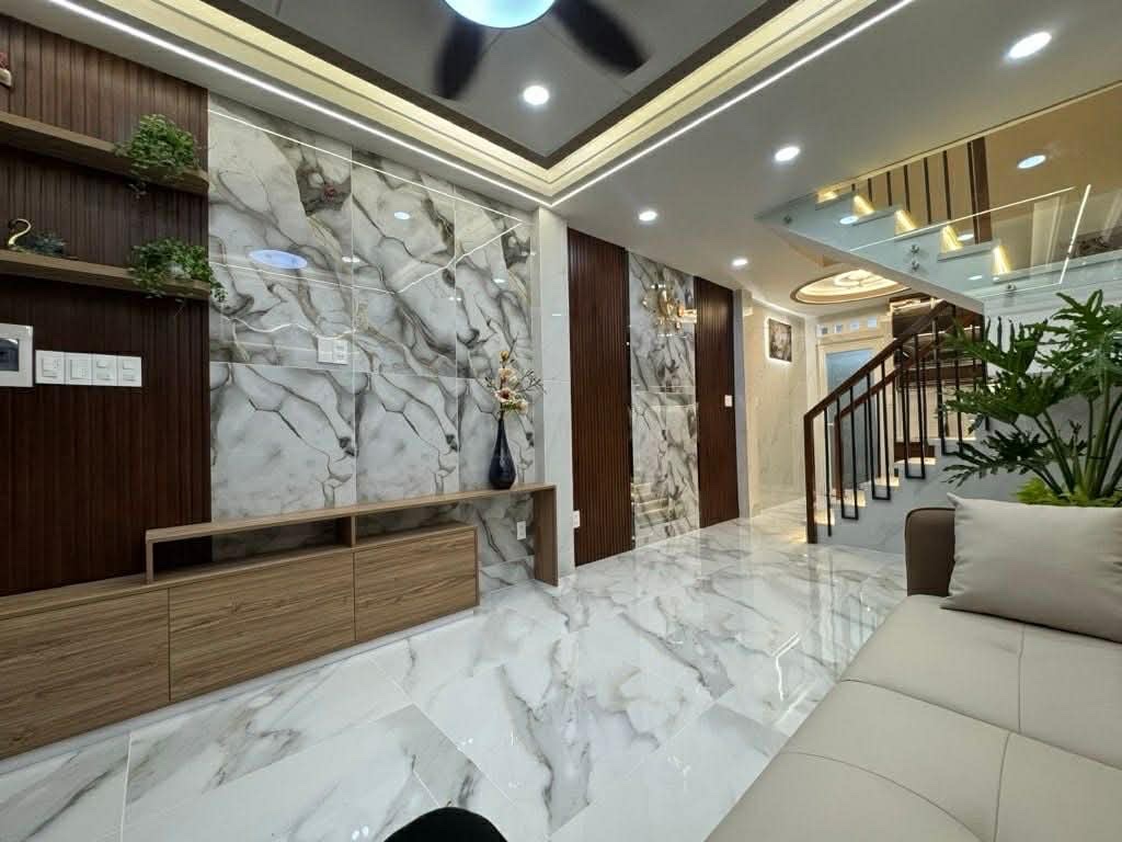 BÁN NHÀ QUẬN 5 – VÕ TRƯỜNG TOẢN – CHỈ HƠN 5 TỶ - NGAY CẠNH CHỢ LỚN – MỚI ĐẸP LUNG LINH