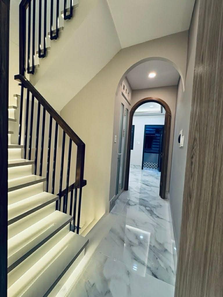 BÁN NHÀ QUẬN 5 – GIÁ: 5.98 TỶ – NGAY CẠNH CHỢ LỚN – MỚI ĐẸP LUNG LINH