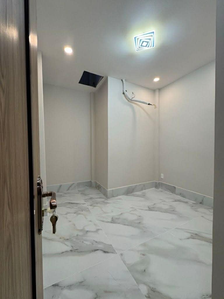 BÁN NHÀ QUẬN 5 – GIÁ: 5.98 TỶ – NGAY CẠNH CHỢ LỚN – MỚI ĐẸP LUNG LINH