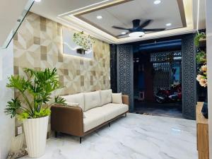 BÁN NHÀ QUẬN 5 – NGAY CẠNH CHỢ LỚN – CHỈ HƠN 5 TỶ – MỚI ĐẸP LUNG LINH