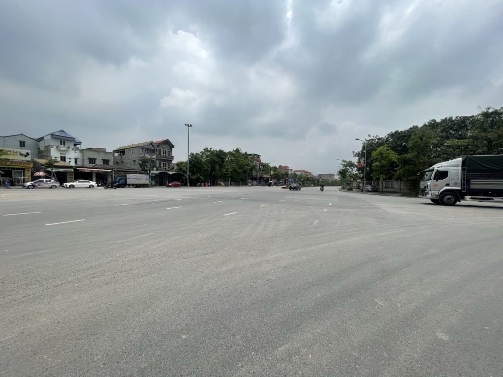 Bán nhà siêu đẹp MT5m , đường lớn , trung tâm văn hóa thể thao