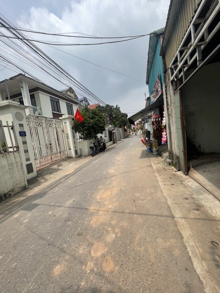 Bán nhà siêu đẹp MT5m , đường lớn , trung tâm văn hóa thể thao