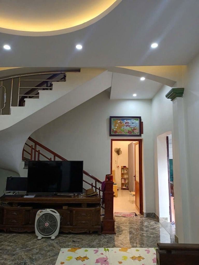 Bán nhà siêu đẹp MT5m , đường lớn , trung tâm văn hóa thể thao