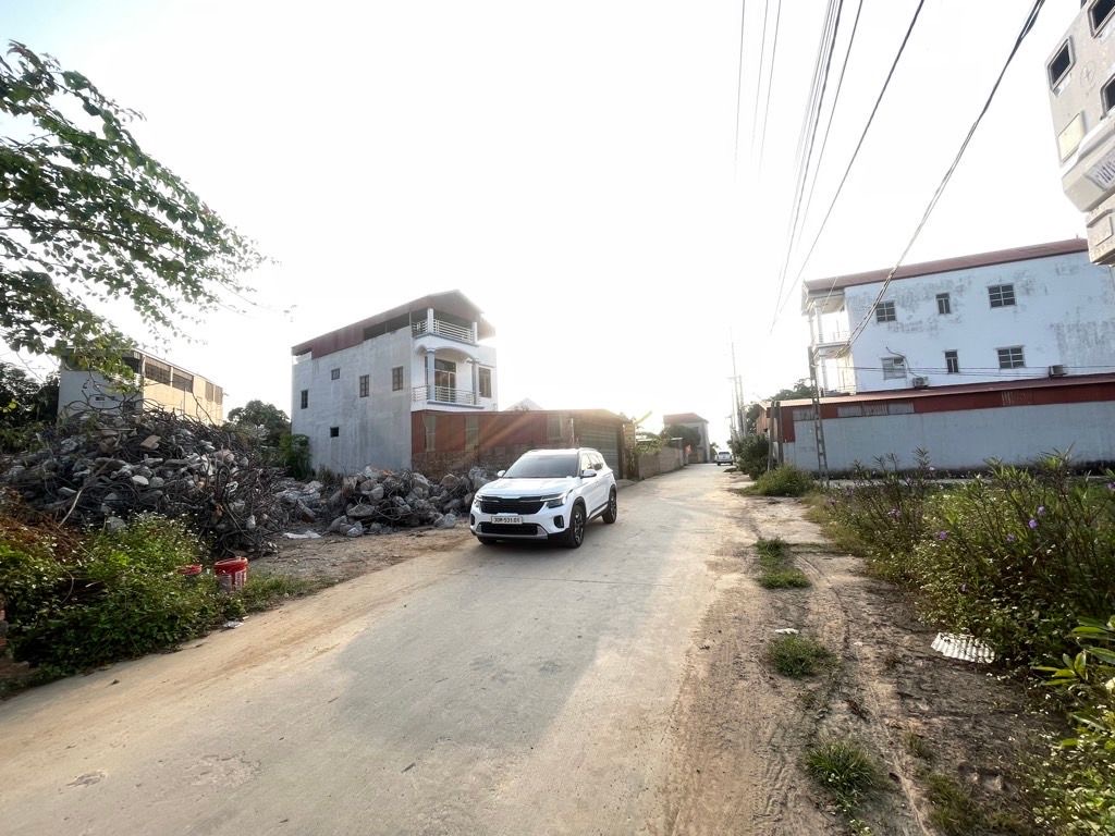 Bán nhà siêu đẹp MT5m , đường lớn , trung tâm văn hóa thể thao