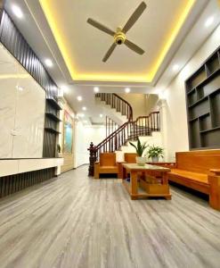 Bán nhà Gia Quất – Long Biên | 52m² – 4 tầng – Ô Tô đỗ cửa - Nhỉnh 9 Tỷ