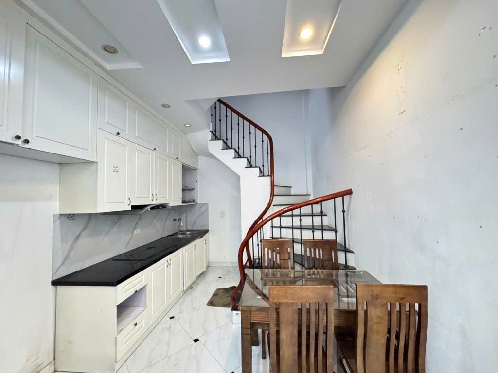 CHỦ CẦN THANH KHOẢN GẤP NHÀ 31m2 TẶNG NHÀ 4 TẦNG FULL NỘI THẤT- NHỈNH 5 TỶ