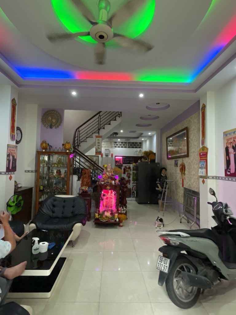 bán nhà Lê Ngã ,72m, hẻm xe hơi, sổ đẹp hoàn công đủ ,giá chỉ 9.3 TL