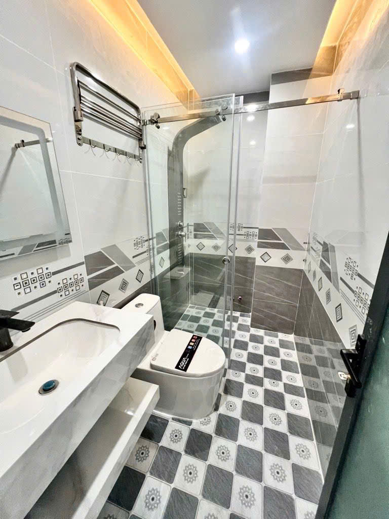 Siêu phẩm nhà mới 5 tầng 260m2 cần bán gấp