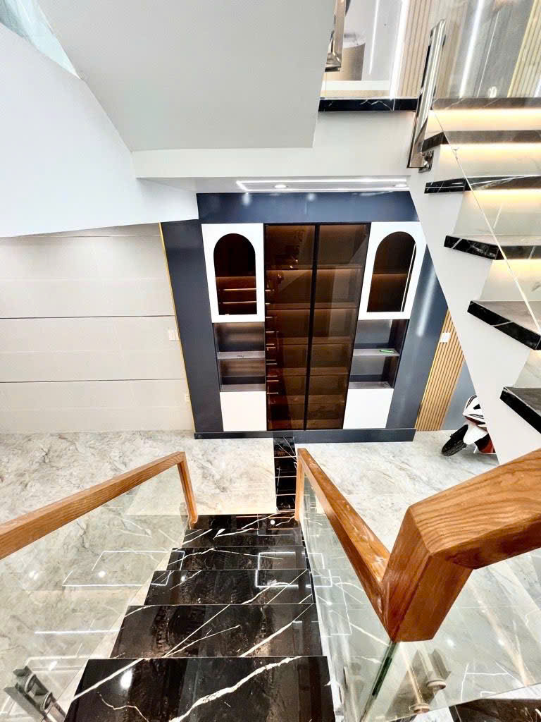 Siêu phẩm nhà mới 5 tầng 260m2 cần bán gấp