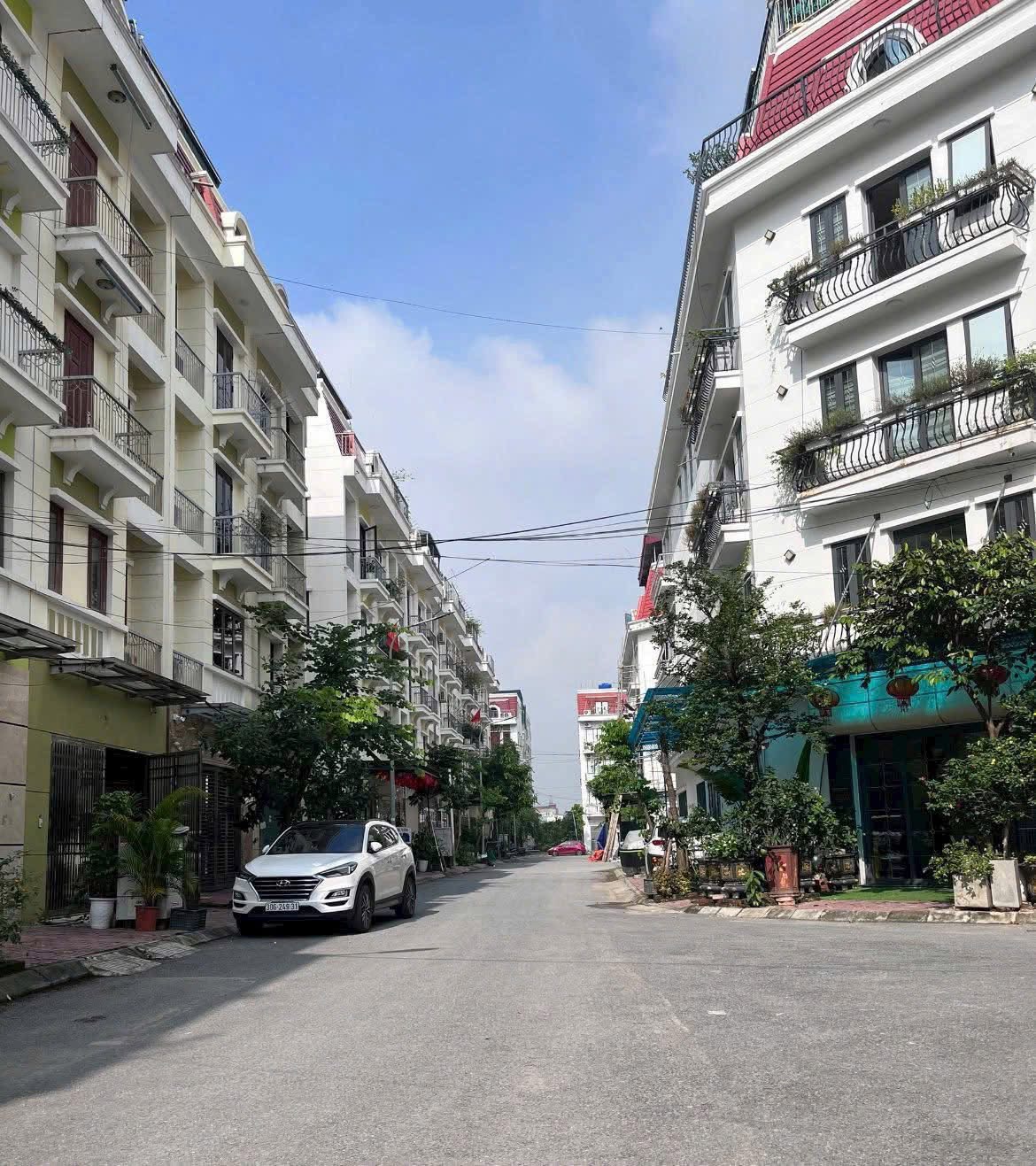 Bán nhà XaLa, nhà rộng đẹp, kinh doanh đỉnh