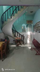 Đường số 13 ( vài bước ra đại lộ Võ Văn Kiệt), rộng 4m, dài 20m, 3 tầng, 4 phòng ngủ, 3wc, MẶT TIỀN, giá chênh 7 tỷ