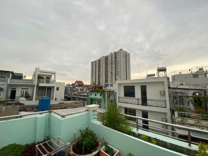 Nhà TÂN KỲ TÂN QUÝ lô góc , đường thông