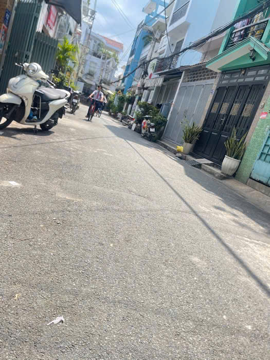 Nhà đẹp ngay KHUÔNG VIỆT khu sầm uất , đầy đủ tiện ích