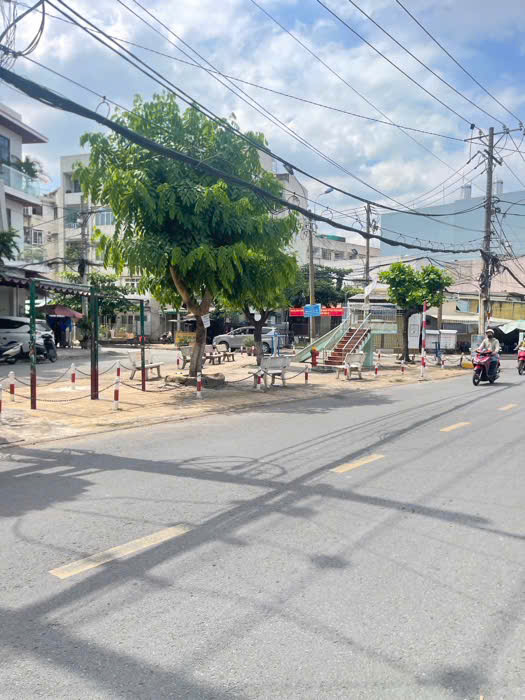 Nhà vị trí đẹp , hẻm thông ,gần KHUÔNG VIỆT - ÂU CƠ , chủ cần ra nhanh , giá đẹp