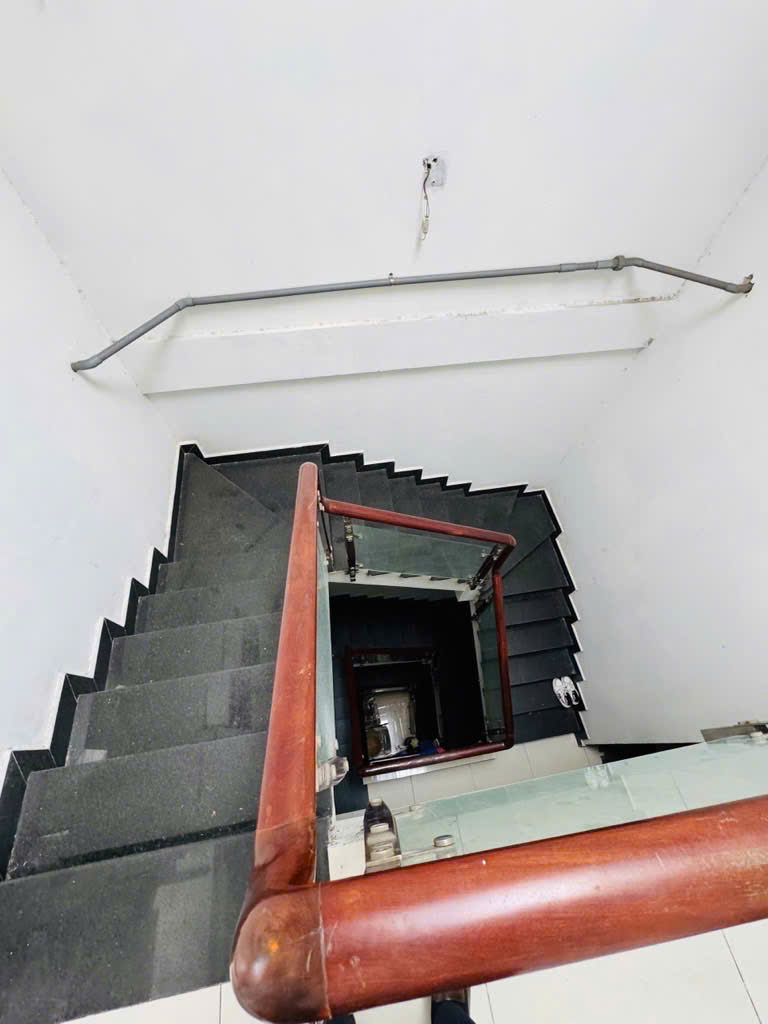 NHÀ MẶT TIỀN HẺM KINH DOANH LẠC LONG QUÂN -GẦN ÂU CƠ -HÒA BÌNH - NGAY CÔNG VIÊN ĐẦM SEN