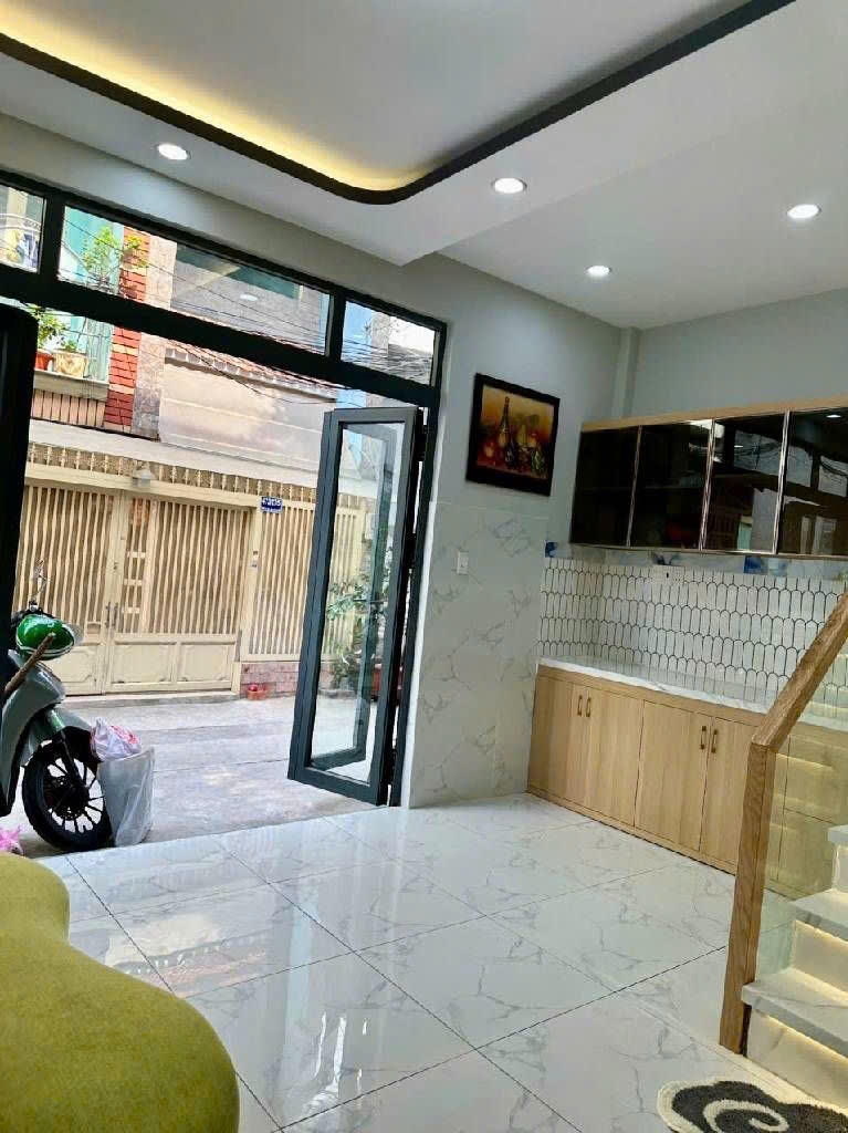 HOT HOT NHÀ ĐẸP , MỚI , GIÁP QUẬN 5, QUẬN 6 CHỈ NHỈNH 2T