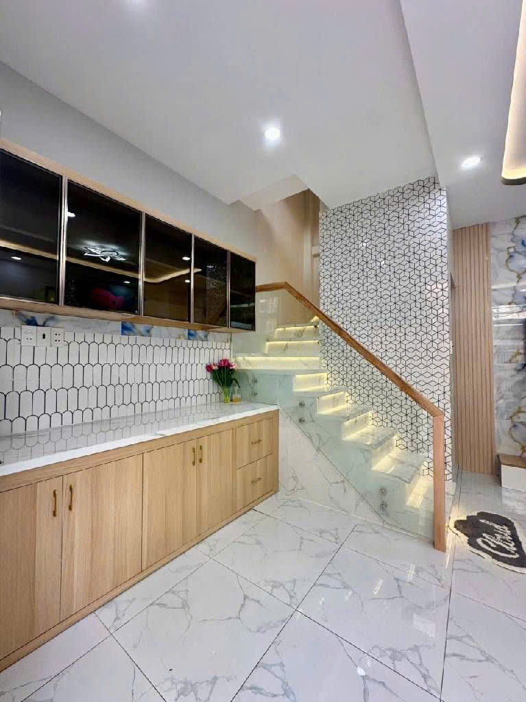 HOT HOT NHÀ ĐẸP , MỚI , GIÁP QUẬN 5, QUẬN 6 CHỈ NHỈNH 2T