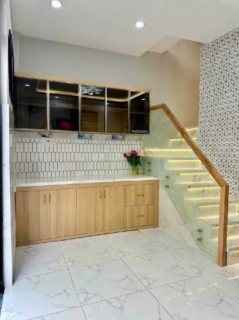 HOT HOT NHÀ ĐẸP , MỚI , GIÁP QUẬN 5, QUẬN 6 CHỈ NHỈNH 2T