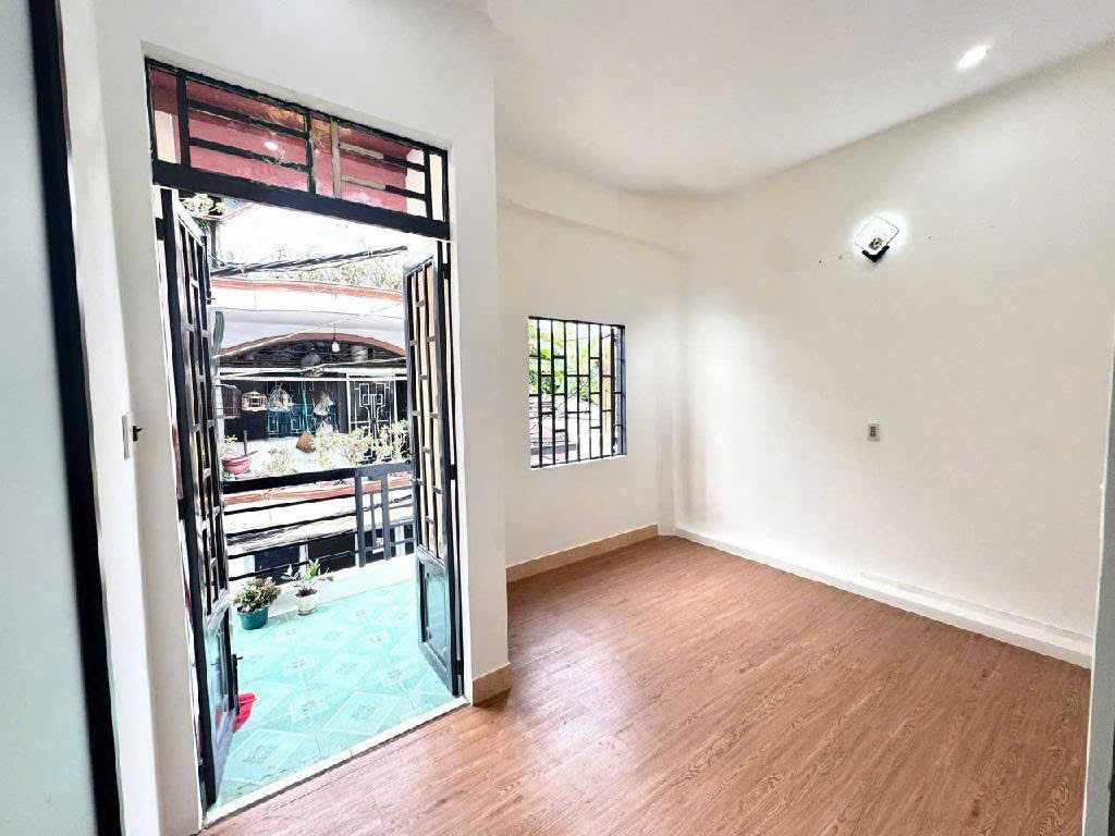 SIÊU PHẨM NHÀ 3 TẦNG HẺM XE HƠI , NHÀ MỚI ĐẸP LUNG LINH