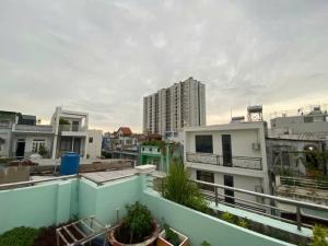 Nhà TÂN KỲ TÂN QUÝ lô góc , đường thông