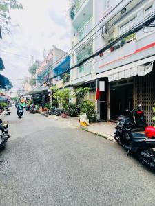 NHÀ MẶT TIỀN HẺM KINH DOANH LẠC LONG QUÂN -GẦN ÂU CƠ -HÒA BÌNH - NGAY CÔNG VIÊN ĐẦM SEN