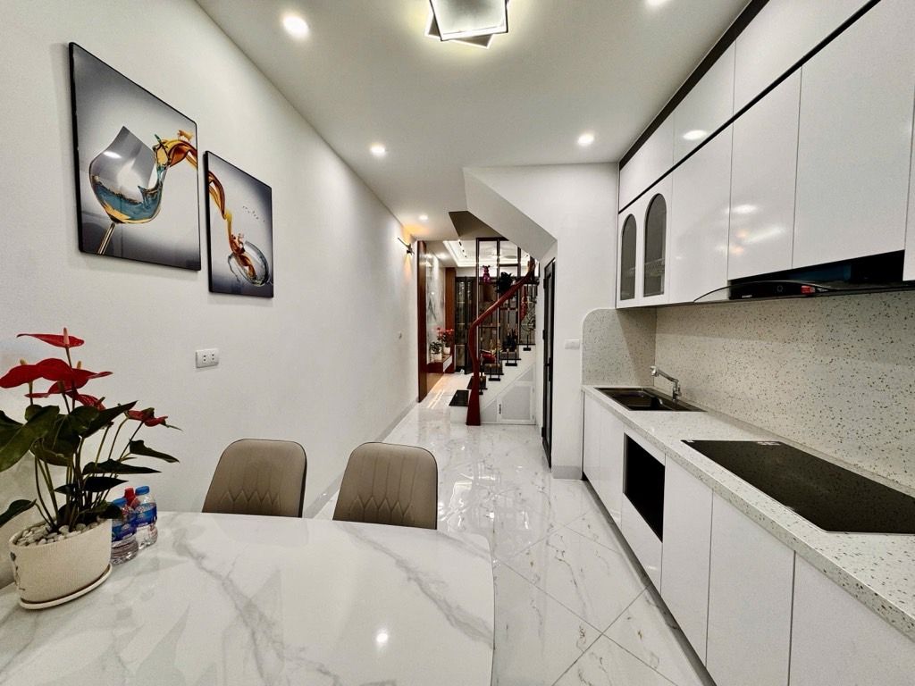 Bán nhà Ái Mộ  – Long Biên Dt 45 m2 4 tầng MT 4 m nhà còn mới về ở ngay gần ô tô