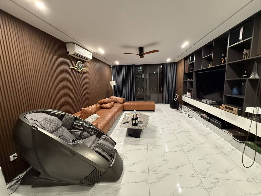 #THACHBAN #BATKHOI BÁN NHÀ 5 TẦNG.DT 155m². MT 8M. GIÁ RẺ BẤT NGỜ. Ô TÔ TRÁNH. GARA Ô TÔ. Bán nhà, 5 tầng. Đường bát khối, Thạch bàn Long Biên. Đt 155m Mt 8m .  LH 0962384811 . XEM TRỰC TIẾP NHÀ. LÀM VIỆC CHÍNH CHỦ.