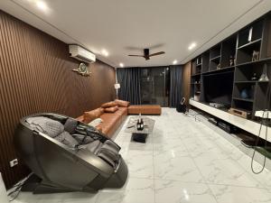 #THACHBAN #BATKHOI BÁN NHÀ 5 TẦNG.DT 155m². MT 8M. GIÁ RẺ BẤT NGỜ. Ô TÔ TRÁNH. GARA Ô TÔ. Bán nhà, 5 tầng. Đường bát khối, Thạch bàn Long Biên. Đt 155m Mt 8m .  LH 0962384811 . XEM TRỰC TIẾP NHÀ. LÀM VIỆC CHÍNH CHỦ.