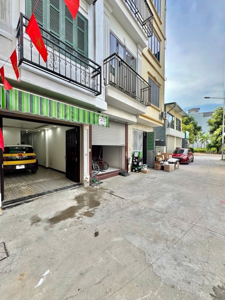 Cần tiên bán gấp nhà đẹp ô tô để trong nhà