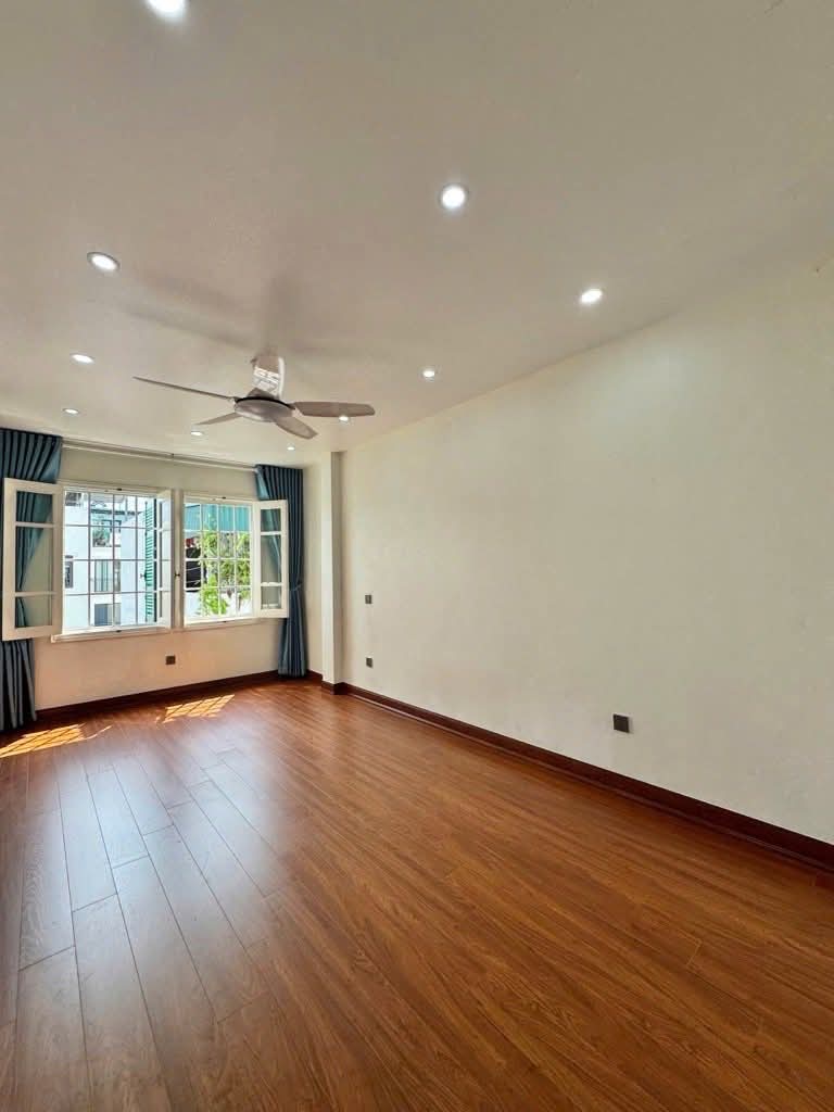 Cần tiên bán gấp nhà đẹp ô tô để trong nhà