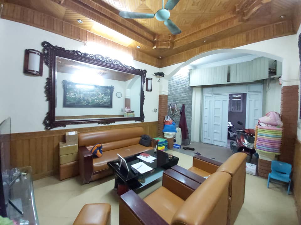 Bán gấp nhà Hoàng Mai - lô góc - ô tô đỗ cửa - mặt tiền khủng - an sinh tốt.