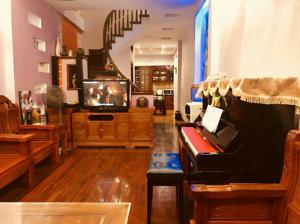 Bán nhà Hoàng Mai - ô tô đỗ cổng - mặt tiền siêu rộng - ở sướng - chỉ 7,5 tỷ