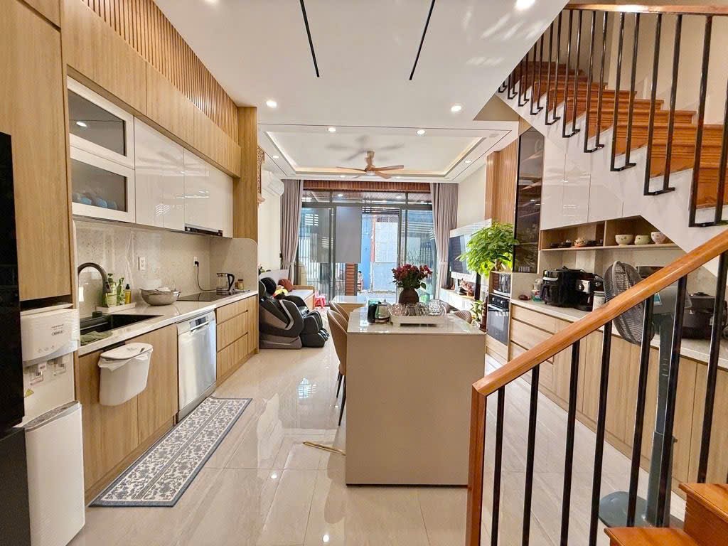 NHÀ 2 TẦNG GẦN GIGAMALL - KHU BIỆT THỰ - TẶNG FULL NỘI THẤT 