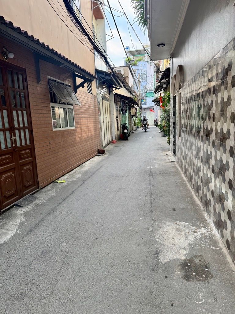 NGUYỄN VĂN KHỐI (CÂY TRÂM CŨ) GÒ VẤP HẺM Ô TÔ XE HƠI 54.8M2 4 TẦNG NHỈNH 6 TỶ