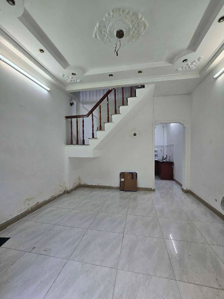 TRẦN THỊ TRỌNG TÂN SƠN TÂN BÌNH CŨ 30M2 2 TẦNG Ở NGAY NHỈNH 3 TỶ DƯỚI 5 TỶ