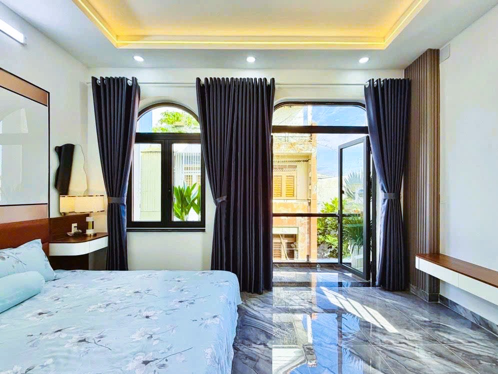 BÁN NHÀ 4 TẦNG BÙI QUANG LÀ GÒ VẤP, NGAY EMART, TẶNG FULL NÔI THẤT, CHỈ 8.9 TỶ