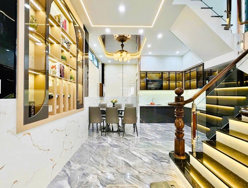 BÁN NHÀ 4 TẦNG BÙI QUANG LÀ GÒ VẤP, NGAY EMART, TẶNG FULL NÔI THẤT, CHỈ 8.9 TỶ