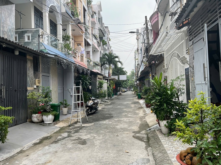 BÁN NHÀ 4 TẦNG BÙI QUANG LÀ GÒ VẤP, NGAY EMART, TẶNG FULL NÔI THẤT, CHỈ 8.9 TỶ