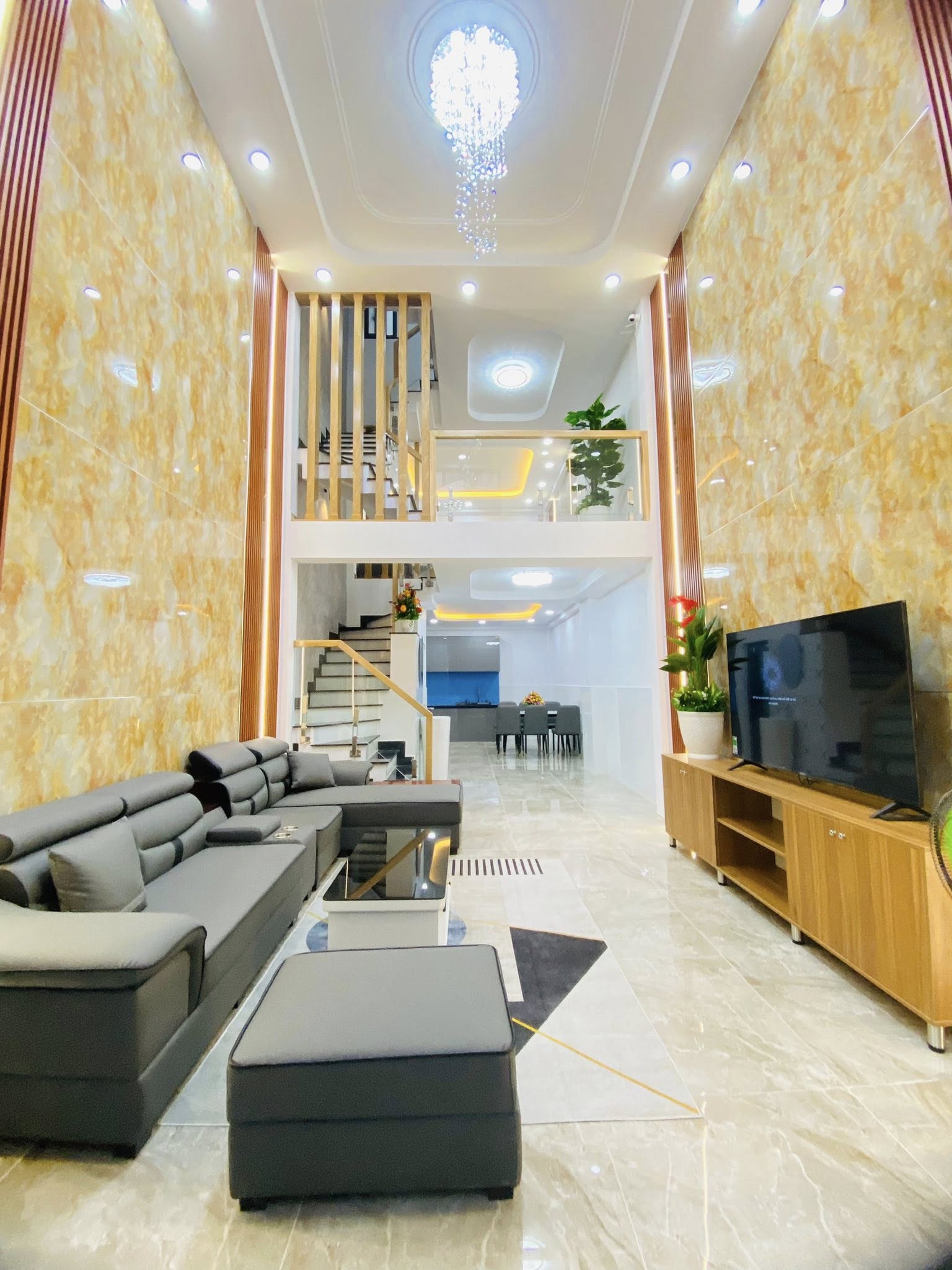 NHÀ MỚI Ở NGAY - 5 TẦNG - HẺM XE HƠI  - GẦN MẶT TIỀN - NGAY CVIEN LÀNG HOA - Nhà mới Full  Nội  Thất - Nhỉnh 7 tỷ 