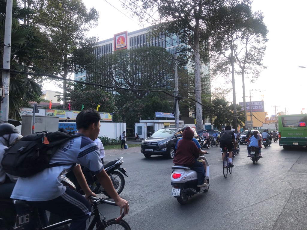 Bán nhà 4 tầng 1/ Võ Văn Ngân, Bình Thọ, 52m2, đường 8m, đang có dòng tiền 300tr/năm