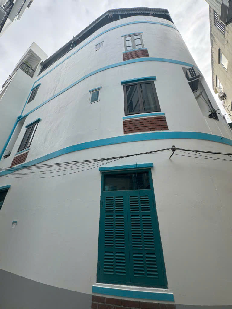 Nhà 2 góc thoáng ngõ rộng dân xây chắc chắn