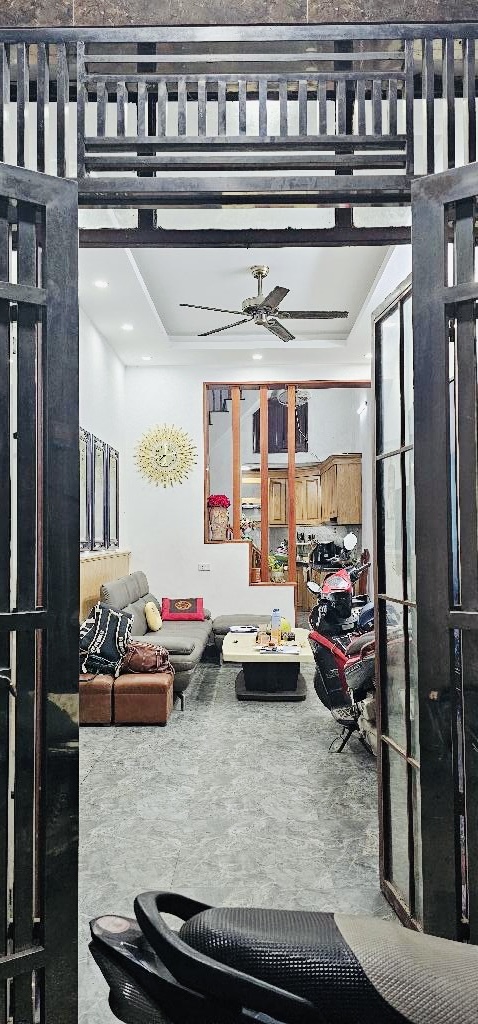 BÁN NHÀ GẤP TRONG TUẦN-NHÀ PHÂN LÔ 3 TẦNG-GẦN TRƯỜNG ĐẠI HỌC NGOẠI NGỮ VÀ LÀNG VIỆT KIỂU CHÂU ÂU GIÁ 8.5TỈ