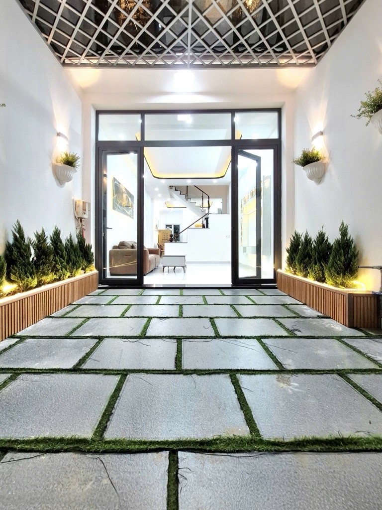 Nh.à 3 Tầng Nở Hậu – Xe Hơi Trong Nhà – Phú Thuận Q7 – ~60m²