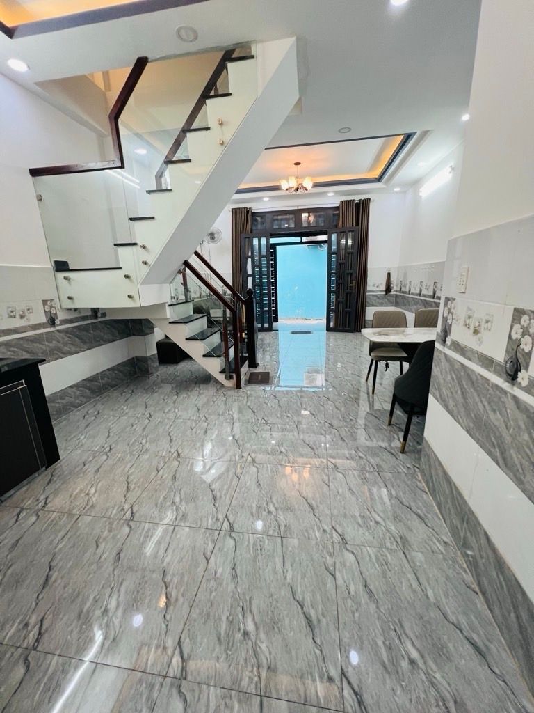 Nh.à Lô Góc 2 Tầng – H.xe Thông Lâm Văn Bền – Bên Hông Có Lộ Giới