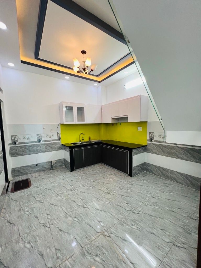 Nh.à Lô Góc 2 Tầng – H.xe Thông Lâm Văn Bền – Bên Hông Có Lộ Giới