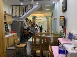 Nh.à 4 Tầng – H.xe H.ơi 6m – Ngang 4m – Gần Huỳnh Tấn Phát